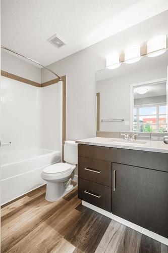 117 Evansridge Park Nw, Calgary, AB - Indoor Photo Showing Bathroom