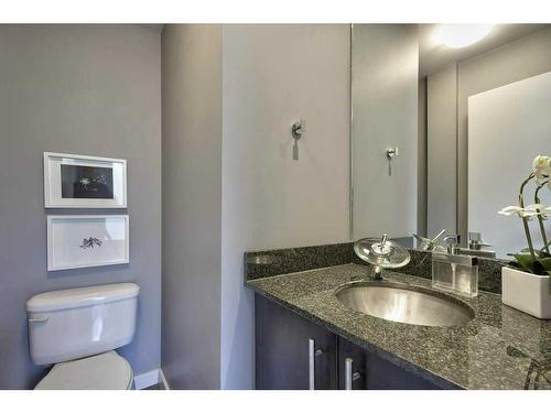 203-180 9 Street Ne, Calgary, AB - Indoor Photo Showing Bathroom