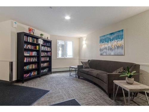 115-3000 Somervale Court Sw, Calgary, AB - Indoor Photo Showing Living Room