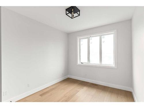 1410 43 Street Sw, Calgary, AB - Indoor Photo Showing Other Room