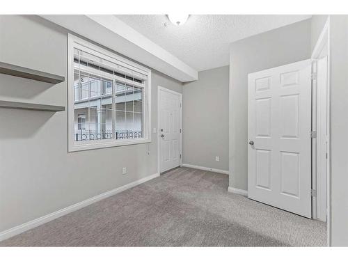 210-527 15 Avenue Sw, Calgary, AB - Indoor Photo Showing Other Room