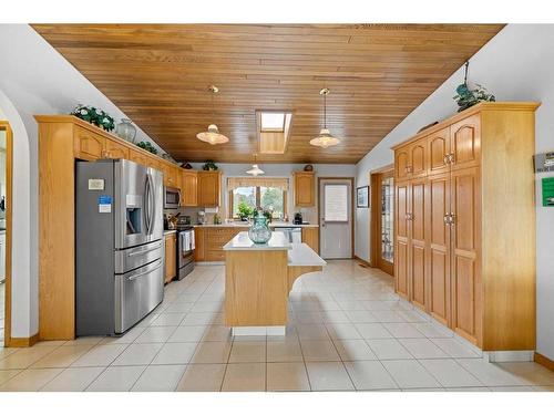 54 Hamilton Drive, Rural Rocky View County, AB - Indoor Photo Showing Kitchen