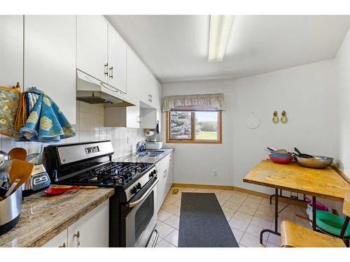 54 Hamilton Drive, Rural Rocky View County, AB - Indoor Photo Showing Kitchen