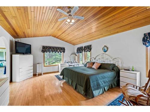 54 Hamilton Drive, Rural Rocky View County, AB - Indoor Photo Showing Bedroom