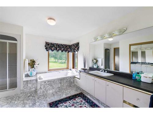 54 Hamilton Drive, Rural Rocky View County, AB - Indoor Photo Showing Bathroom