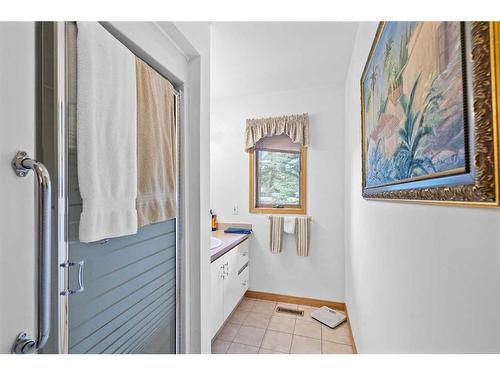 54 Hamilton Drive, Rural Rocky View County, AB - Indoor Photo Showing Bathroom