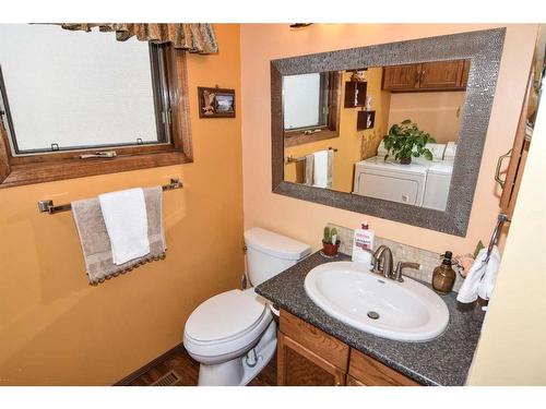 163 Shannon Circle Sw, Calgary, AB - Indoor Photo Showing Bathroom