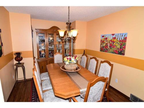 163 Shannon Circle Sw, Calgary, AB - Indoor Photo Showing Dining Room