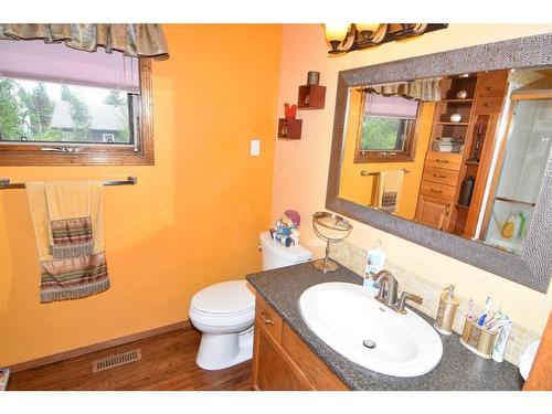 163 Shannon Circle Sw, Calgary, AB - Indoor Photo Showing Bathroom