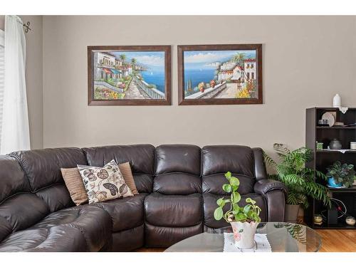 10748 Hidden Valley Drive Nw, Calgary, AB - Indoor Photo Showing Living Room