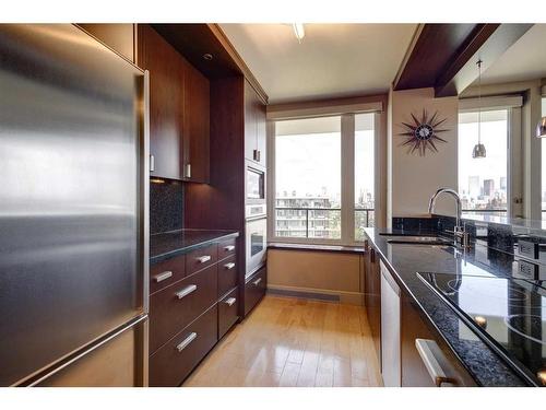 705-3232 Rideau Place Sw, Calgary, AB - Indoor Photo Showing Kitchen With Double Sink