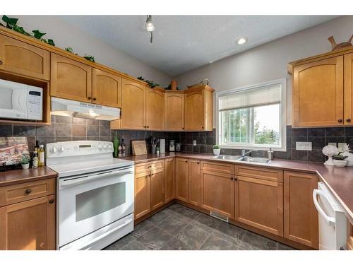 21 Country Hills Gardens Nw, Calgary, AB - Indoor Photo Showing Kitchen