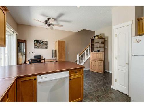 21 Country Hills Gardens Nw, Calgary, AB - Indoor Photo Showing Kitchen