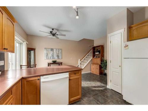 21 Country Hills Gardens Nw, Calgary, AB - Indoor Photo Showing Kitchen