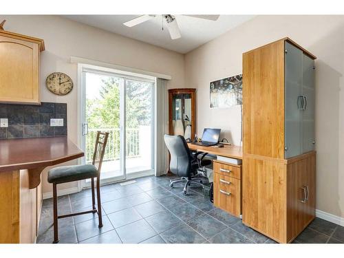 21 Country Hills Gardens Nw, Calgary, AB - Indoor Photo Showing Bathroom