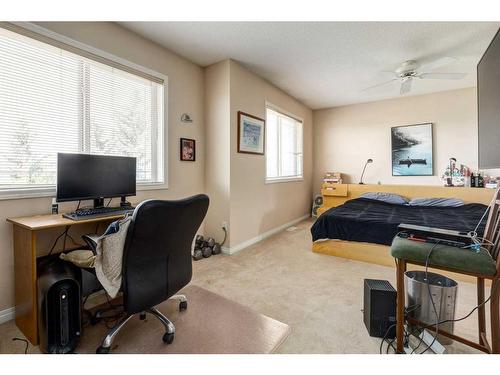 21 Country Hills Gardens Nw, Calgary, AB - Indoor Photo Showing Bathroom