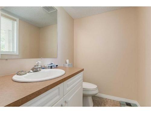 21 Country Hills Gardens Nw, Calgary, AB - Indoor Photo Showing Bathroom