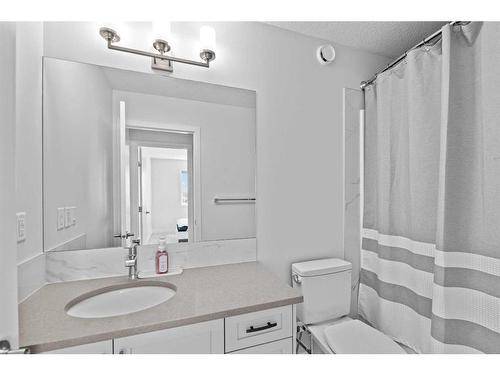 268 Seton Villas Se, Calgary, AB - Indoor Photo Showing Bathroom