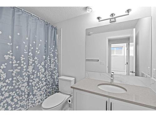 268 Seton Villas Se, Calgary, AB - Indoor Photo Showing Bathroom