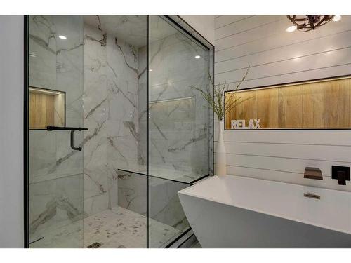 340 Parkview Crescent Se, Calgary, AB - Indoor Photo Showing Bathroom