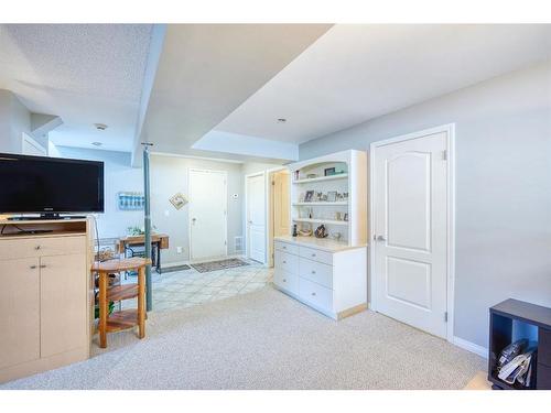 6711 Silverview Drive Nw, Calgary, AB - Indoor