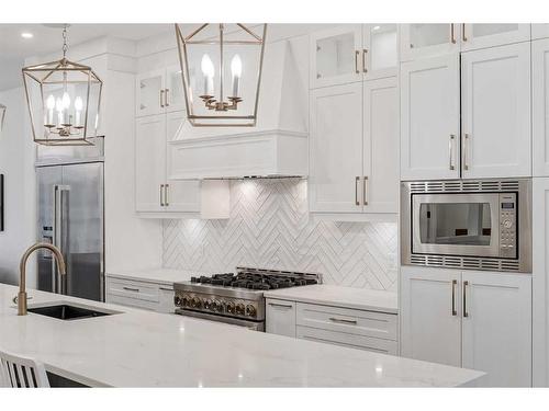 2010 41 Avenue Sw, Calgary, AB - Indoor Photo Showing Kitchen With Upgraded Kitchen