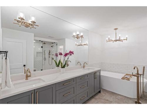 2010 41 Avenue Sw, Calgary, AB - Indoor Photo Showing Bathroom