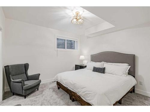 2010 41 Avenue Sw, Calgary, AB - Indoor Photo Showing Bedroom