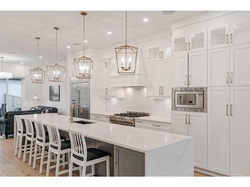 2010 41 Avenue Sw, Calgary, AB - Indoor Photo Showing Kitchen With Upgraded Kitchen