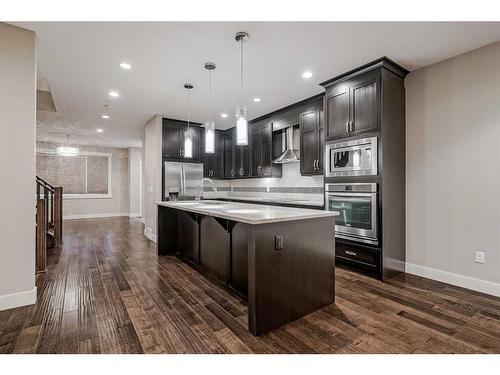 4324 70 Street Nw, Calgary, AB - Indoor Photo Showing Kitchen With Upgraded Kitchen