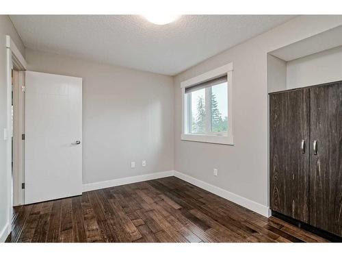 4324 70 Street Nw, Calgary, AB - Indoor Photo Showing Other Room
