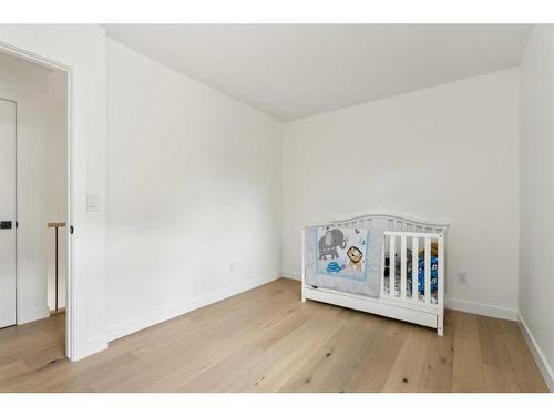 7232 Sierra Morena Boulevard Sw, Calgary, AB - Indoor Photo Showing Bedroom