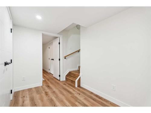 7232 Sierra Morena Boulevard Sw, Calgary, AB - Indoor Photo Showing Other Room
