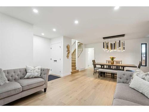 7232 Sierra Morena Boulevard Sw, Calgary, AB - Indoor Photo Showing Living Room