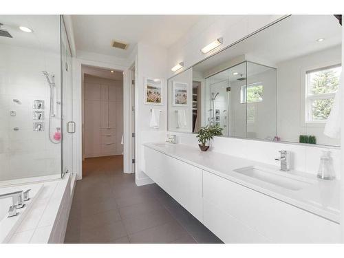 1404 22A Street Nw, Calgary, AB - Indoor Photo Showing Bathroom