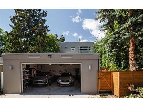 1404 22A Street Nw, Calgary, AB - Outdoor