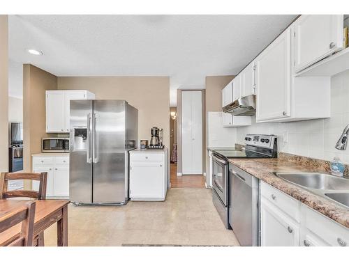 908 Olympia Crescent Se, Calgary, AB - Indoor Photo Showing Kitchen With Stainless Steel Kitchen