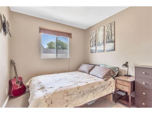 908 Olympia Crescent Se, Calgary, AB - Indoor Photo Showing Bedroom