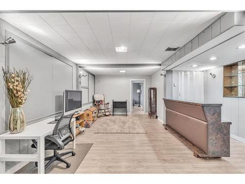 908 Olympia Crescent Se, Calgary, AB - Indoor Photo Showing Office