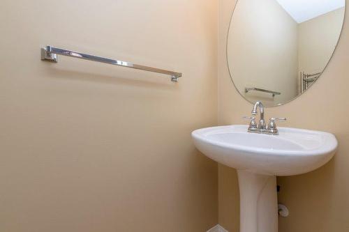 509 Mckenzie Towne Drive Se, Calgary, AB - Indoor Photo Showing Bathroom