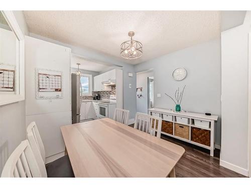 51-740 Bracewood Drive Sw, Calgary, AB - Indoor Photo Showing Other Room