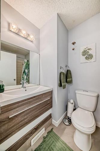 51-740 Bracewood Drive Sw, Calgary, AB - Indoor Photo Showing Bathroom