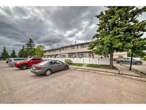 51-740 Bracewood Drive Sw, Calgary, AB - Outdoor