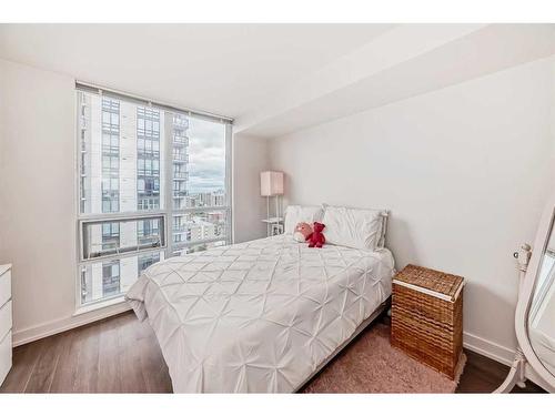 1601-1110 11 Street Sw, Calgary, AB - Indoor Photo Showing Bedroom