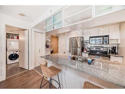 1601-1110 11 Street Sw, Calgary, AB - Indoor Photo Showing Kitchen With Double Sink With Upgraded Kitchen