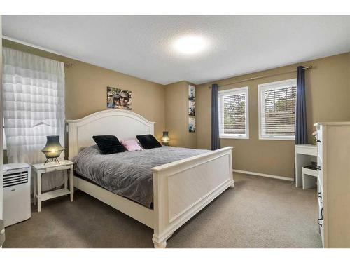 70 Country Village Gate Ne, Calgary, AB - Indoor Photo Showing Bedroom