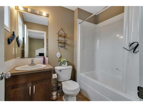 70 Country Village Gate Ne, Calgary, AB - Indoor Photo Showing Bathroom