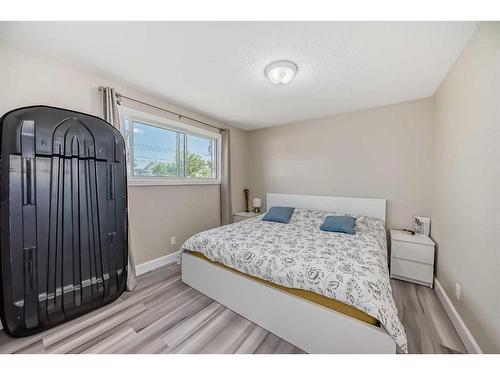 6226 Beaver Dam Way Ne, Calgary, AB - Indoor Photo Showing Bedroom