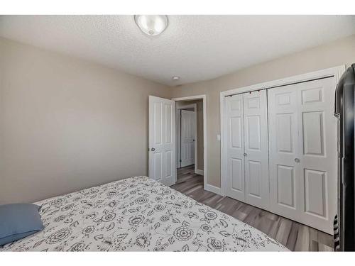 6226 Beaver Dam Way Ne, Calgary, AB - Indoor Photo Showing Bedroom