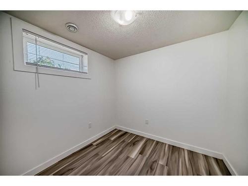 6226 Beaver Dam Way Ne, Calgary, AB - Indoor Photo Showing Other Room